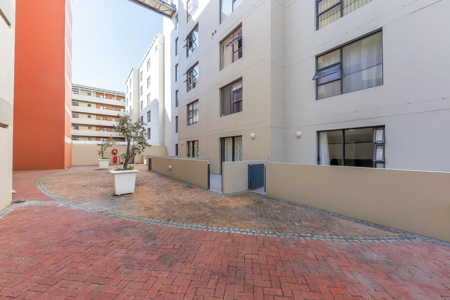 1 Bedroom Property for Sale in Zonnebloem Western Cape